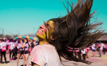 Protect Your Hair From Holi Colours & Learn How To Make Natural Ones