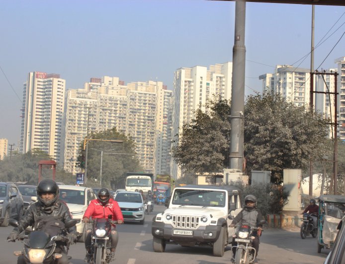 Noida CEO Removes Six Sanitation Staffers, Warns Contractor