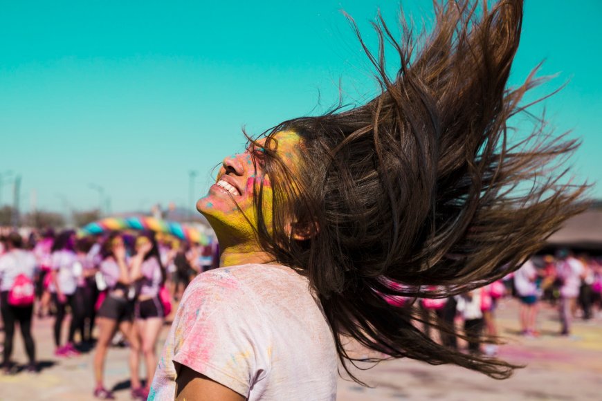 Protect Your Hair From Holi Colours & Learn How To Make Natural Ones